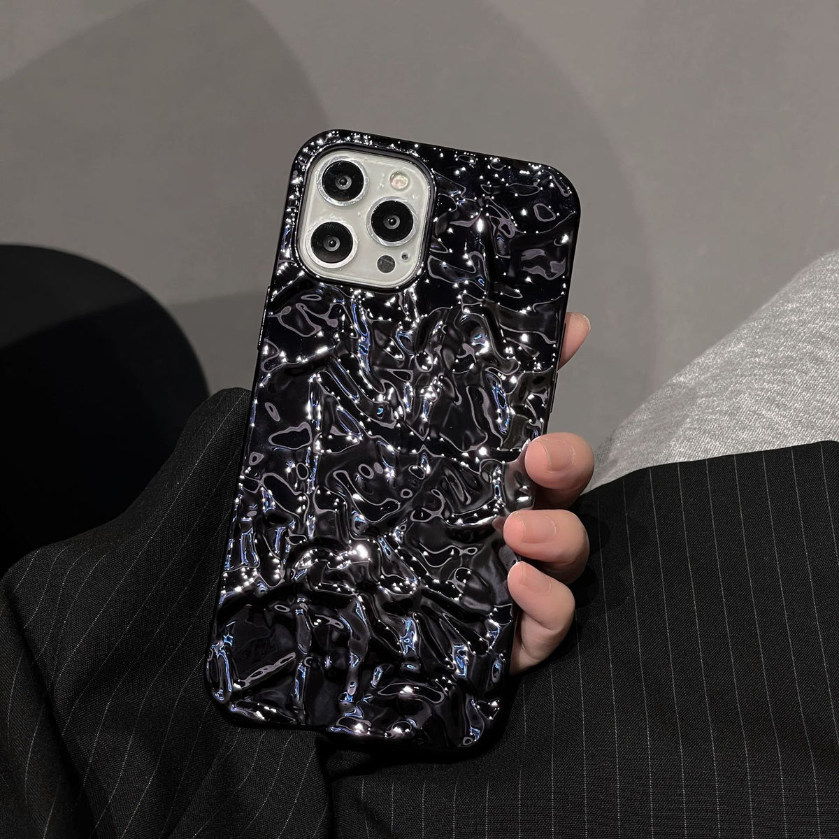 Coque iPhone en silicone effet froissé métallisé