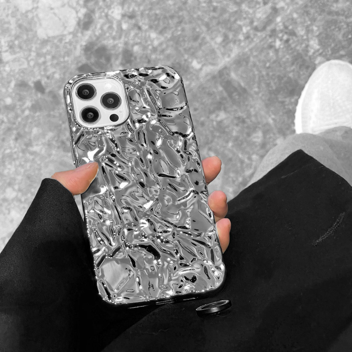 Coque iPhone en silicone effet froissé métallisé
