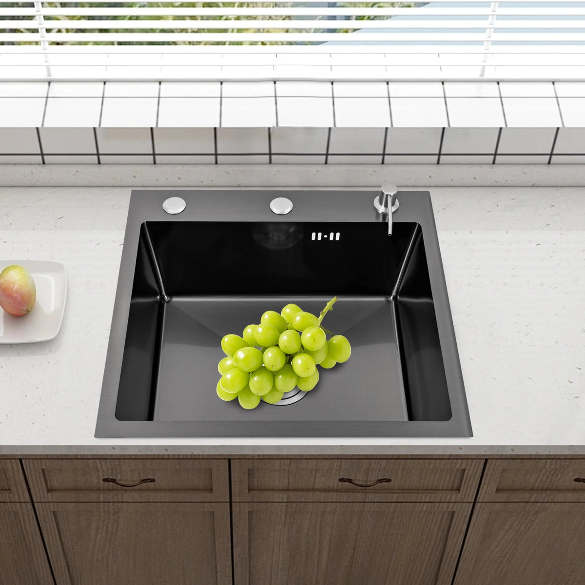 Évier de cuisine inox noir mat 50 × 45 cm avec distributeur de savon